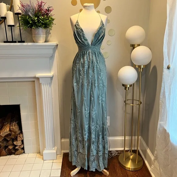 Wishlist Apparel Lace Maxi Dress - Picture 4 of 9